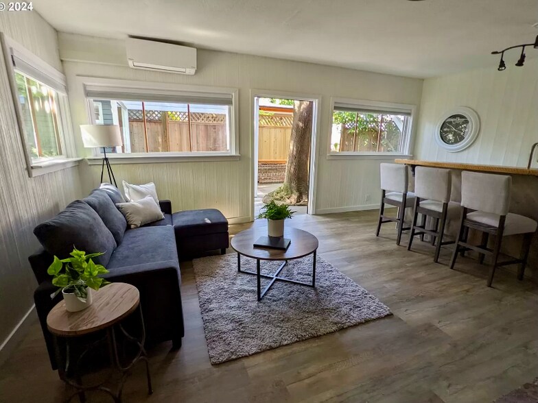 Building Photo - 3450 SW 87th Ave