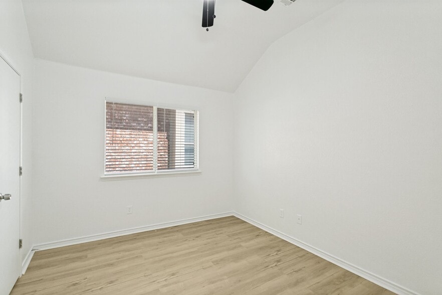 Building Photo - 1745 Woodstream Ln