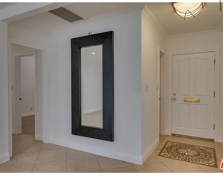 Building Photo - 4833 Alcove Ave