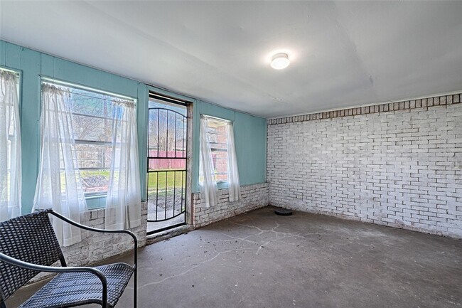 Building Photo - 2504 Burnett Dr