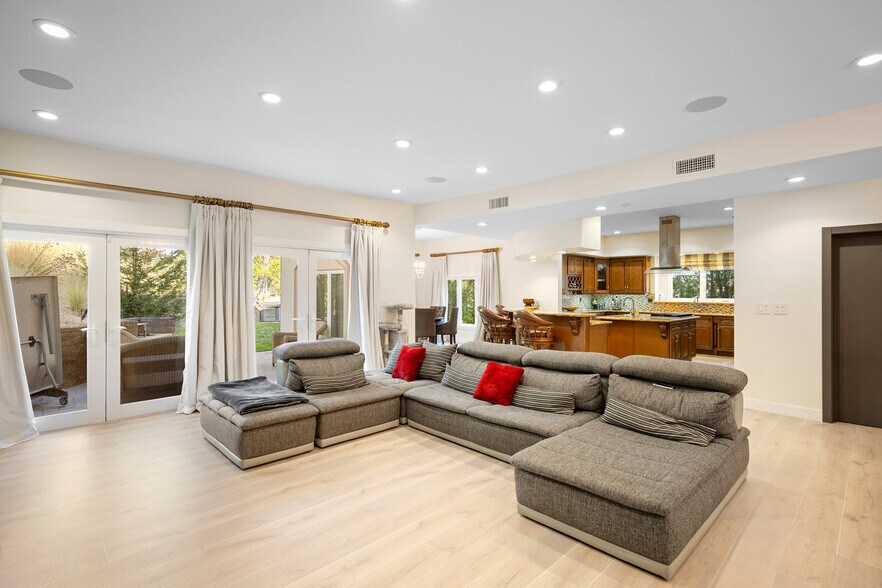 Building Photo - 3331 Oakmont View Dr