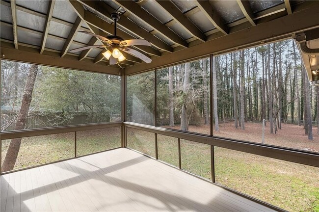 Building Photo - 2468 Ridgeway Dr