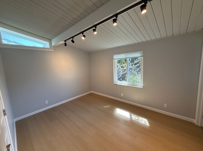 Building Photo - 831 Sinex Ave