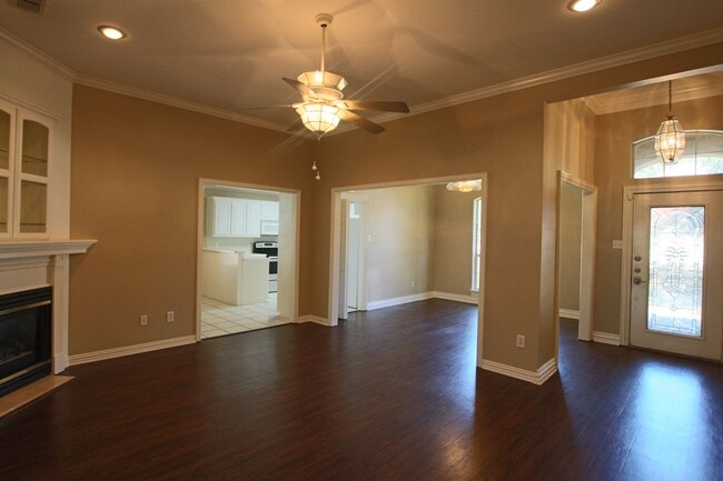 Building Photo - Beautiful 3 Bedroom in Tyler! Coming Soon!