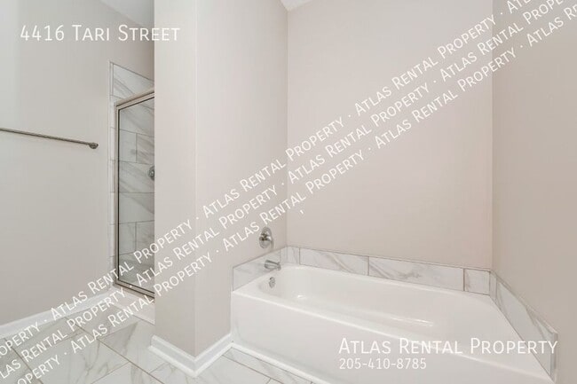 Building Photo - 4416 Tari St