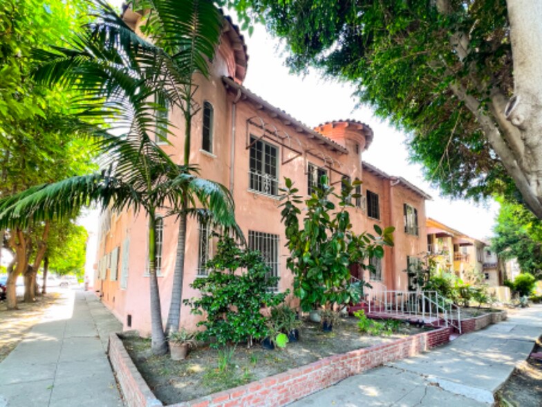 Building Photo - 366 N Sierra Bonita Ave