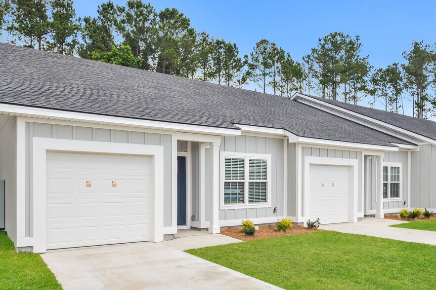 Primary Photo - 1080 Walker Point Way