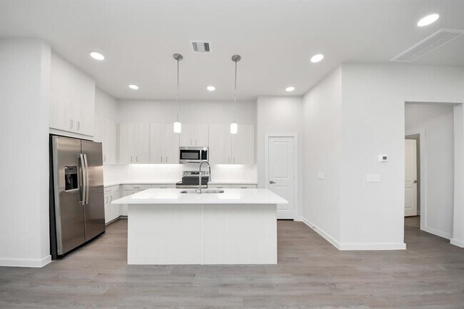 Building Photo - 22019 Ferguson Mdw Ln