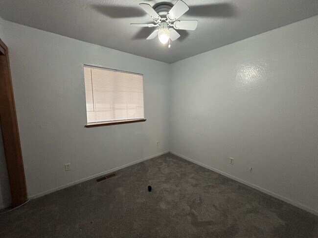 Building Photo - 3/2 on 3/4 acre lot near Holiday Market for rent!