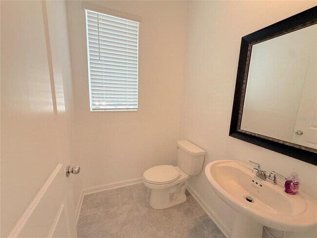 Building Photo - 393 Bogey Dr