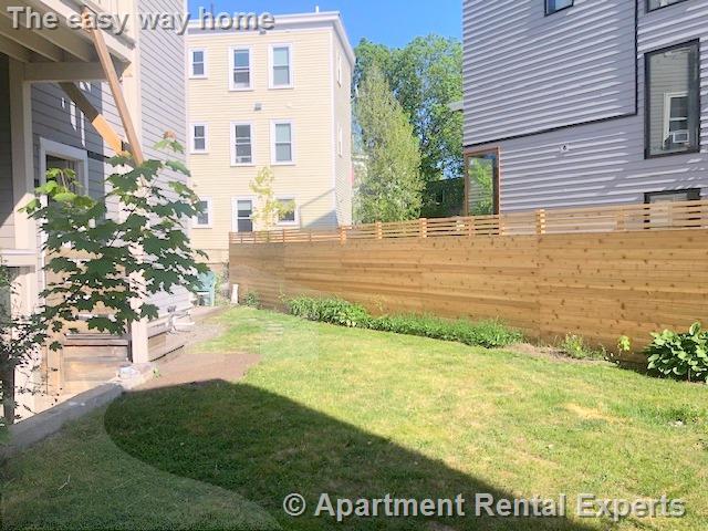 Building Photo - 77 Kinnaird St