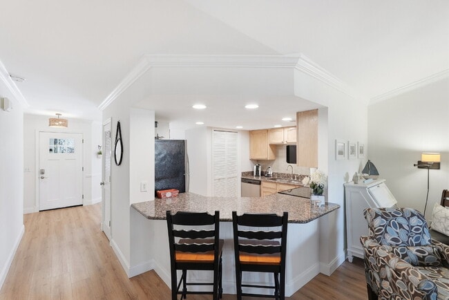 Building Photo - "Coastal Comfort Awaits: Spacious 2-Bed, 2-Bath Furnished Condo in Shipyard on Hilton Head Island!"