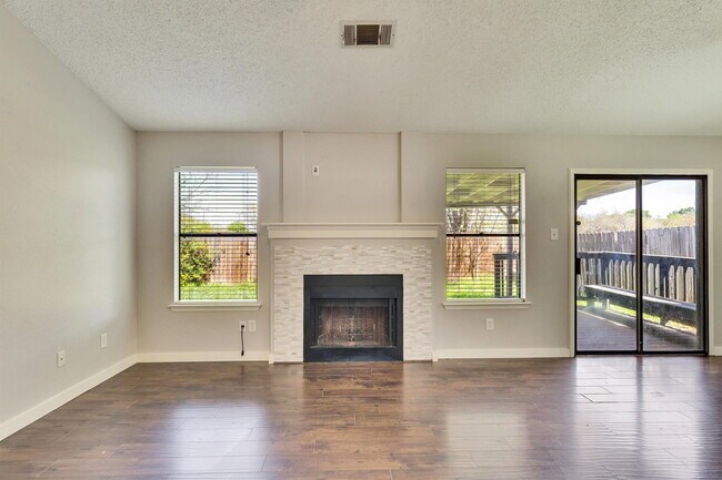 Building Photo - 2104 Agarita Trail