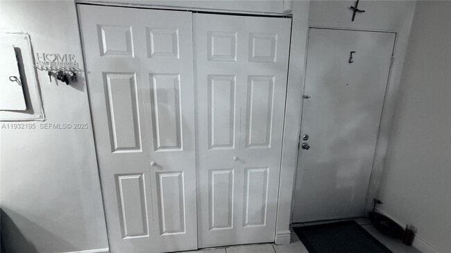 Building Photo - 8860 Fontainebleau Blvd