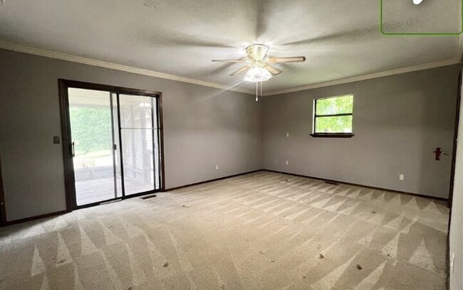 Building Photo - "Charming 3-Bedroom Haven with 2 Baths and 2350 Sq. Ft. of Spacious Living in Springdale!"
