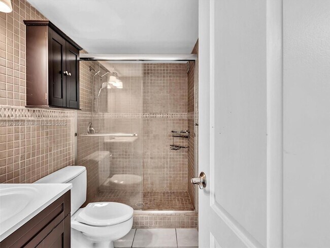 Building Photo - 2030 S Ocean Dr