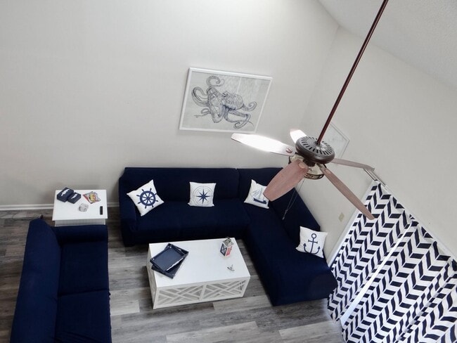 Building Photo - Beautifully Remodeled and Furnished Rental...