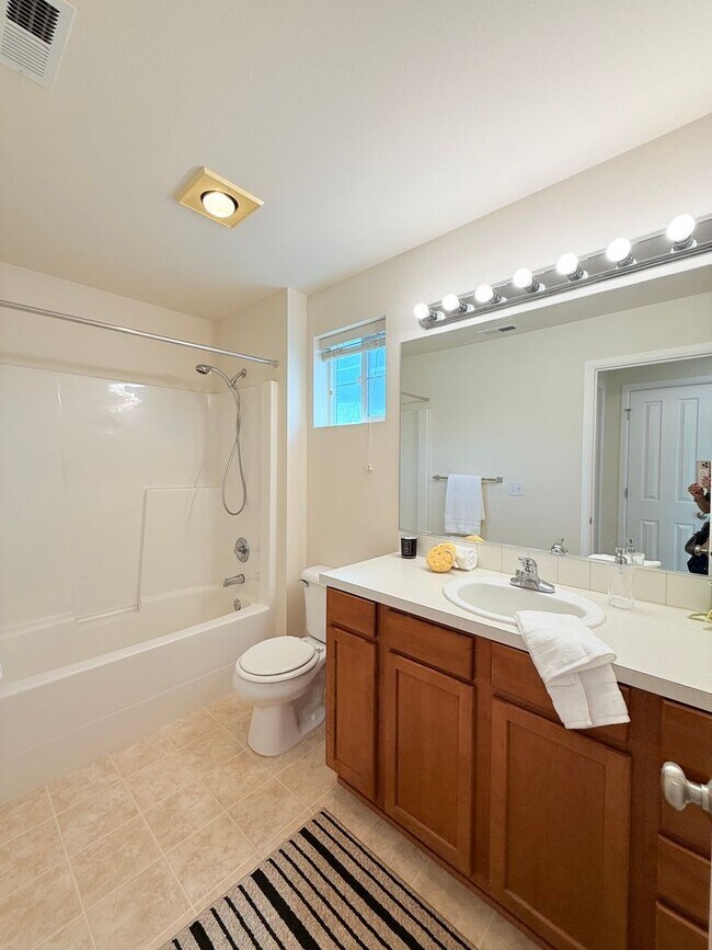 Building Photo - For Rent – Bright & Spacious Home with Bonus Room