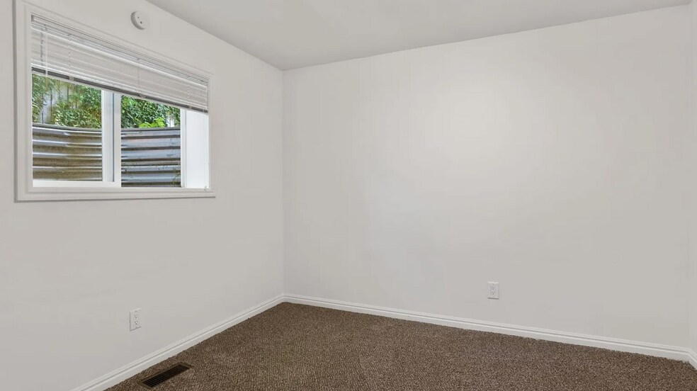 Building Photo - 423 E 2100 N