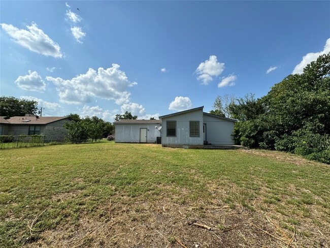 Building Photo - 600 Seminole Rd