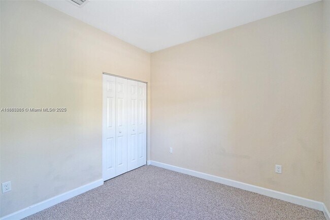 Building Photo - 1048 NE 208th St