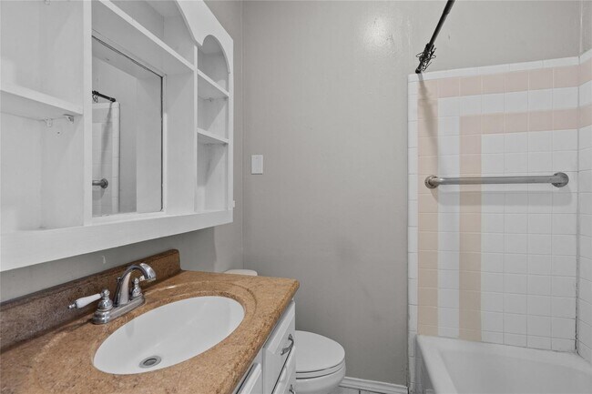 Building Photo - Cozy 1-bedroom 1-batn duplex on Galveston Island