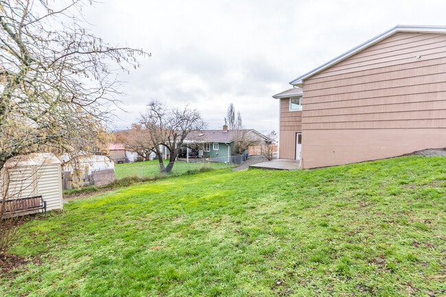 Building Photo - 4 Bed 2 bath Home in the Heart of Oak Harbor