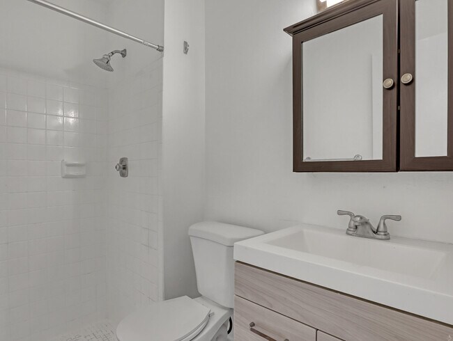 Building Photo - 9596 Richmond Cir