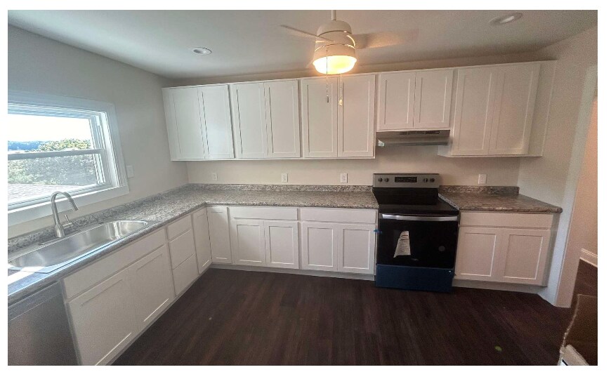 Building Photo - 924 Brookline Blvd