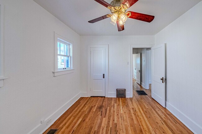 Building Photo - 720 Marquette Ave NW