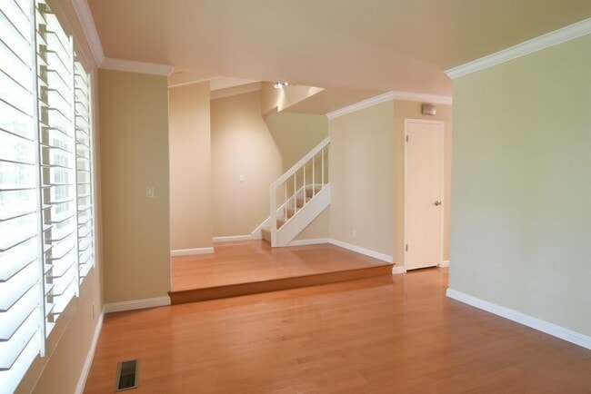 Building Photo - Beautiful Updated 3 Bedroom 2.5 Bath Townhouse in Desirable Cupertino Community!