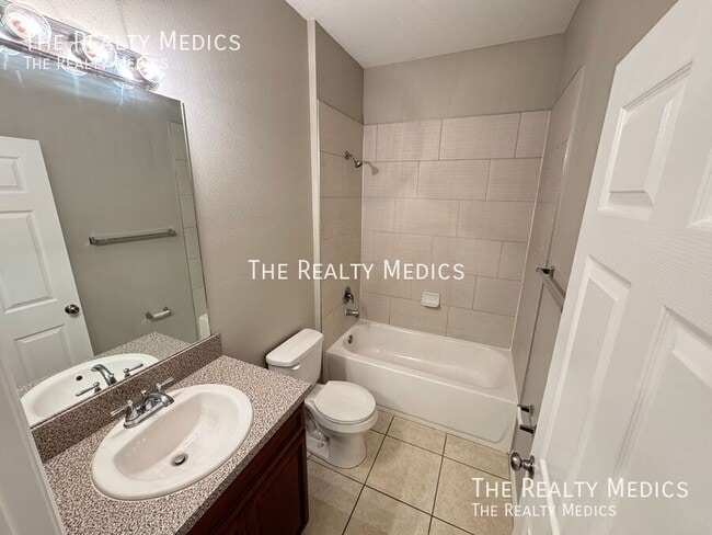 Building Photo - 548 Albatross Dr