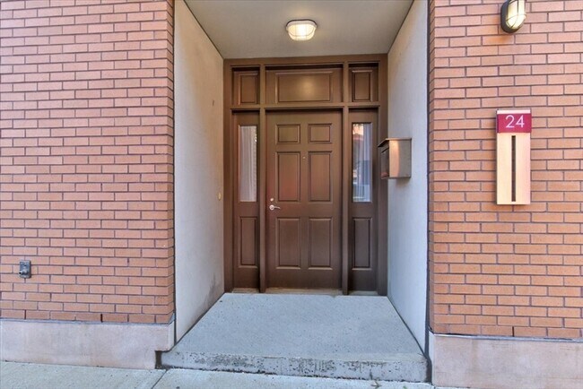 Building Photo - 24 Second St