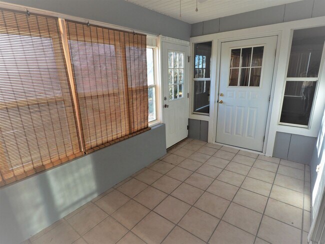 Building Photo - Home in Glenlakes Subdivision!