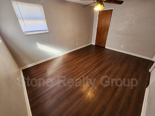 Building Photo - 3742 E Beulah Ave