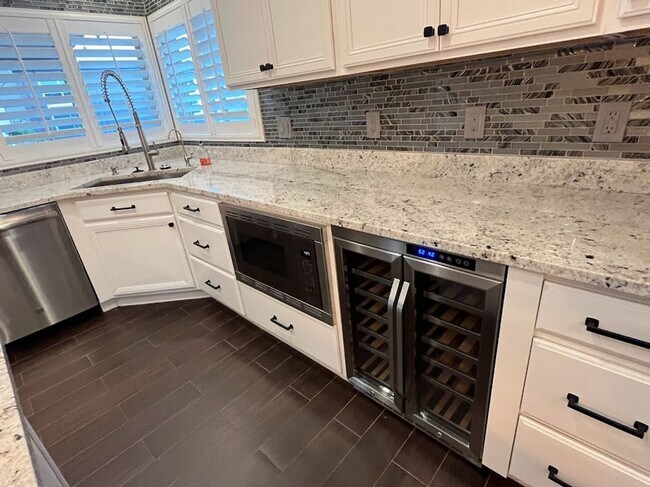 Building Photo - Elegant North Glendale Retreat with Premium Upgrades