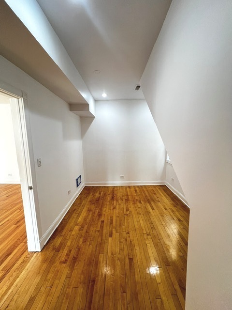Building Photo - 2522 N Hamlin Ave