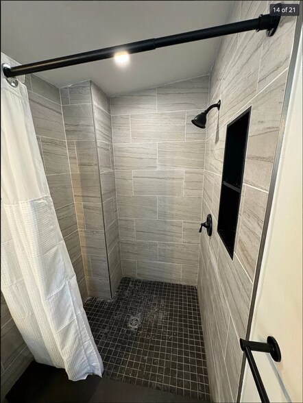 Building Photo - 1419 Bank St