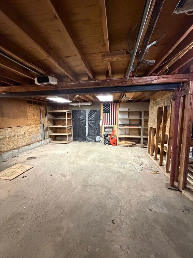 Building Photo - Secluded & Charming 3BR/1BA in Lansing — Section 8 Approved