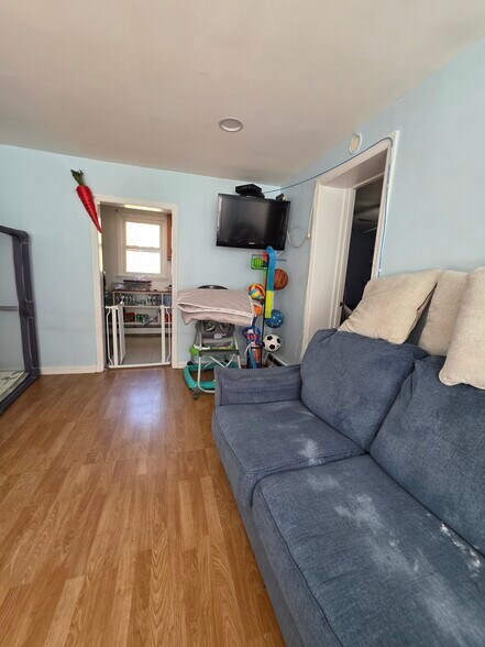 Living room - 6 Intervale Ave