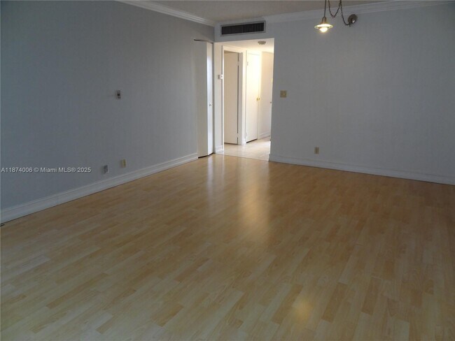 Building Photo - 3401 N Country Club Dr
