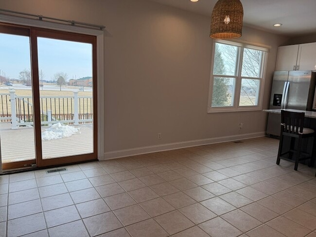 Building Photo - 773 Ridge Dr