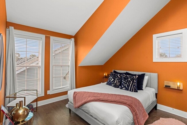 Building Photo - 4 BEDROOM, 5 BATH, 2-CAR GARAGE-