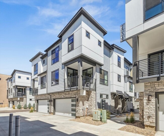 Building Photo - Modern 3BD, 2.5BA Virginia Village Townhome with 2-Car Garage