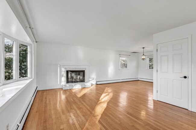 Building Photo - 4 Soundview Ave