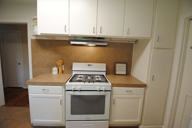 Building Photo - 3707 Daphne St