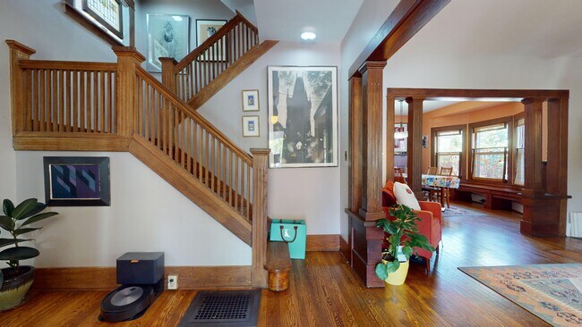 Building Photo - 402 N Titus Ave