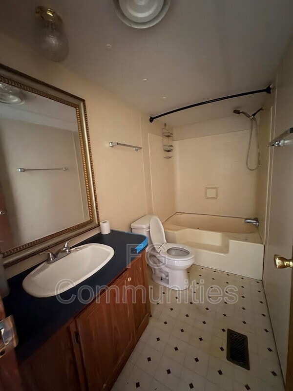 Building Photo - 4557 Wallburg Rd