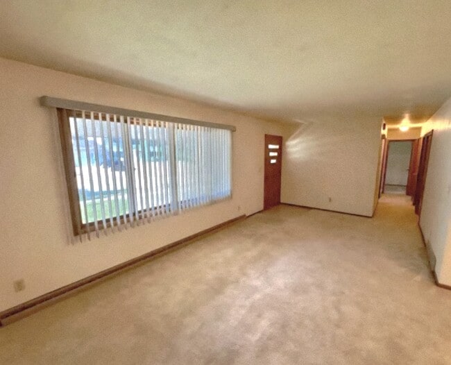 Building Photo - 705 Rural Ave