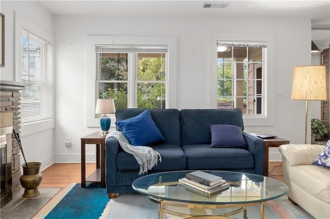 Building Photo - 2035 Manchester St NE